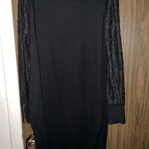 Sweater dress, lace sleeves